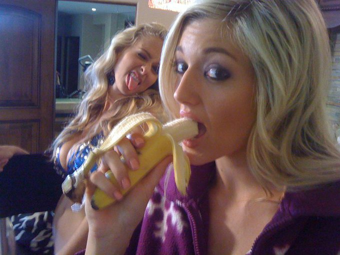 #ThrowbackThursday with the beautiful #Playmate @ShannaMcLaughln . Xo http://t.co/Vvtjz3iX<a href="/tag/throwbackthursday"class="tags">#ThrowbackThursday</a><a href="/tag/playmate"class="tags">#Playmate</a>