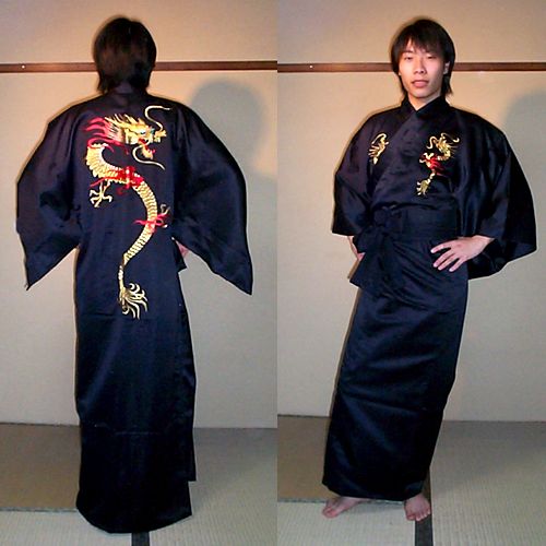 Aegon_VI's tweet photo. @SexyRhaegar I made you a SWEET dragon robe for Father's Day! @LyaStark http://t.co/Zp5SaFaR