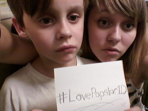oxAmandaKayxo's tweet photo. Amanda. Topeka, KS / Kansas City #LovePopstar1D @popstarmagazine trying to get this for my little brother. xx http://t.co/clo3h9fL