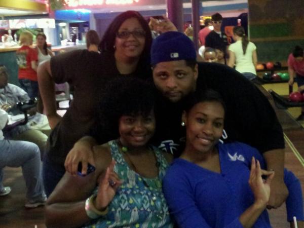 8BLU_MNMs's tweet image. wait....you know that dude. thats messed up and even funnier. #wheredahoesat RT @Da_Mabstress: :)