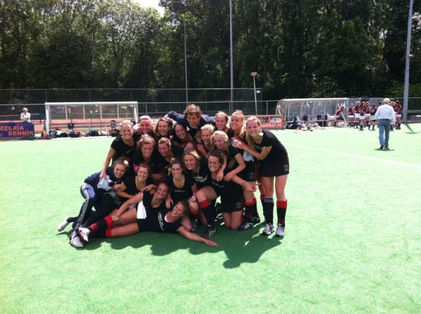 Dames 1 kampioen van de 1e Klasse na een 5-0 winst op Rapide!