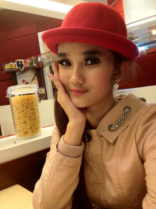 fabymarcelia's tweet photo. Perform at Royal Plaza Surabaya pipinya chubby 😭😭 http://t.co/fCGaVnqd