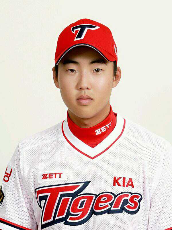 김종훈 입니다 제 사촌동생입니다 그동안 2군에 있다가 1군으로 합류하여 오늘 데뷔전을 치뤘습니다 응원 많이많이 부탁드립니당^^여러분 알티팍팍 부탁드립니다^^