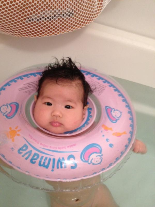 kimuasa2525's tweet photo. 今日はゆっくりスイマーバを堪能♡ポニョみたいでかわゆす\(//∇//)\ http://t.co/v6d7IqPs