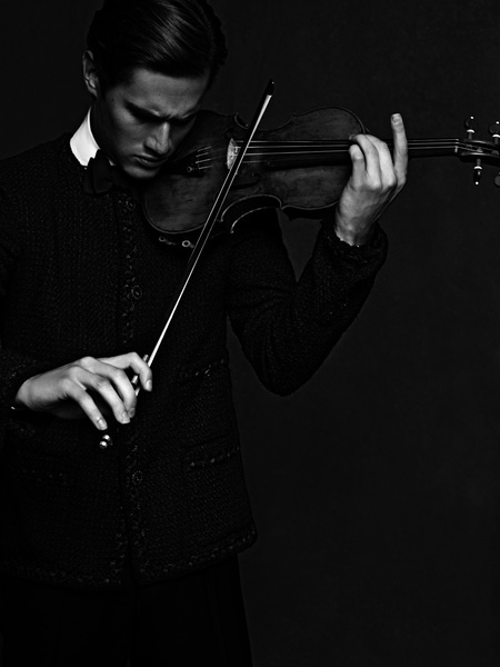 charliesiem's tweet photo. @KarlLagerfeld's portrait of me for @Chanel's "Little Black Jacket" book http://t.co/8KRis5ZS