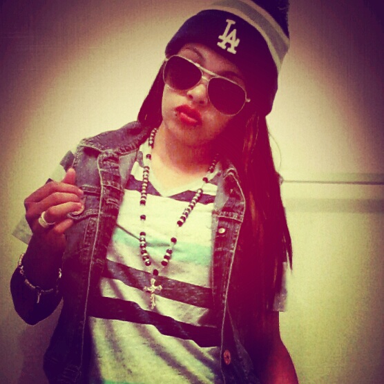 Chavez1Amy's tweet photo. @Drakee_YMCMB don't loose some one you love for some one you like cus once you do that everything would turn into a lie http://t.co/fU1YaSkd