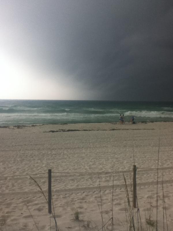katieflip2's tweet photo. Really? It's coming right for us! http://t.co/WL9DHpNS