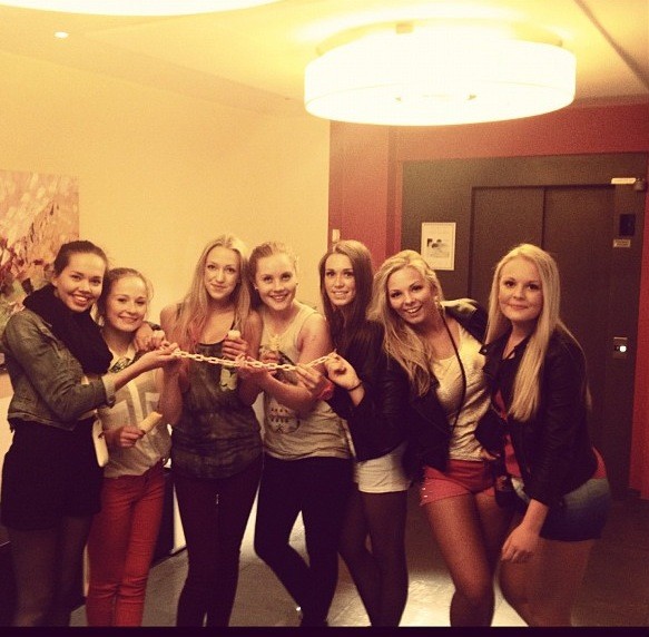 MalinBagoien's tweet photo. @NICKIMINAJ WE DID!!! http://t.co/3NbsTENK