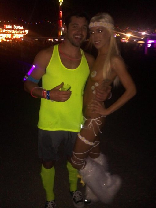 Me and a new fan of mine @tbardis at #EDC http://t.co/3peOjsaX<a class="tags" target="_blank" title="On Twitter" href="/?out=eyJ0eXAiOiJKV1QiLCJhbGciOiJIUzUxMiJ9.eyJpYXQiOjE3MjA2OTI0ODYsImlzcyI6InR3cG9ybnN0YXJzLmNvbSIsIm5iZiI6MTcyMDY5MjQ4NiwiZXhwIjoxNzUyMjI4NDg2LCJyZWRpcmVjdF91cmwiOiJodHRwczovL3R3aXR0ZXIuY29tL3RiYXJkaXMifQ.pbQKYV2NsrvfuHwUqw8eDe0PK8rIh0mYuaMj2Zas5E2U907ng4uhFPj6BBILg3prqJfSx2N1LUBk1aVZ9R9EYA">@tbardis</a><a href="/tag/edc"class="tags">#EDC</a>