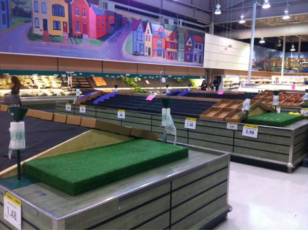 BlakeGeddes's tweet photo. No groceries? #yukonproblems #dafuq http://t.co/ZwByydNU