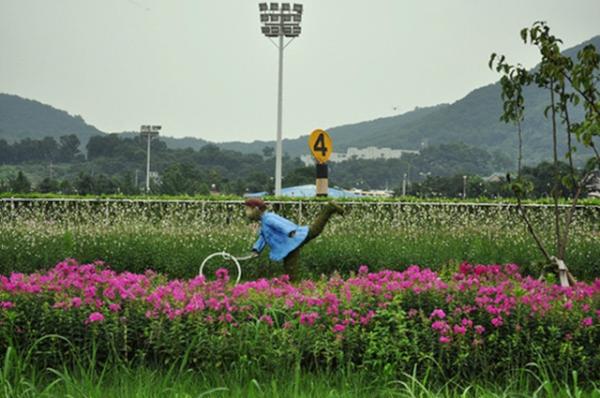 springdayday's tweet image. 요즈음 날씨, 비가 올 것 같으면서도 안오는 흐리면서도 바람 부는 날시죠. 이런 날 하늘하늘 바람쐬러 경마공원 산책 나서보세요! 추천합니다.