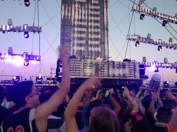 asot's tweet photo. BIG! RT @UnicornSlayer01: @alyandfila #ASOTLV #asotinvasion #asot waited all night for this while starving and thirsty! http://t.co/l3qm1jhU