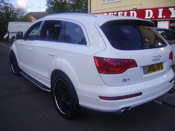 Audi Q7 Gloss White Wrapping in London
wrappingcars.co.uk/index.php/audi…
