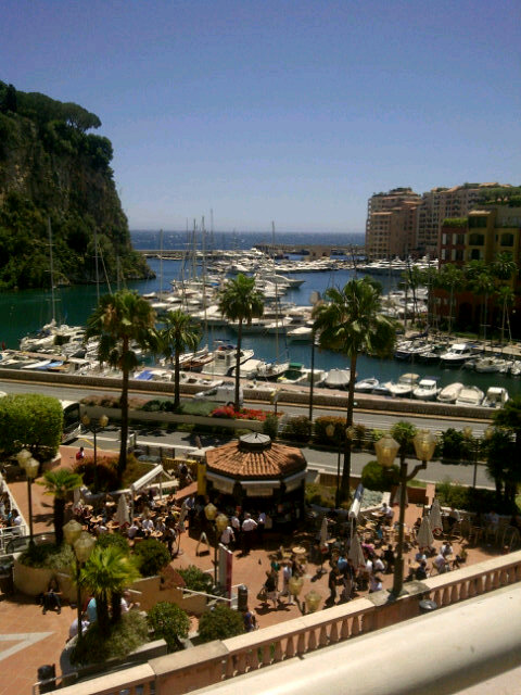 Ginotromp's tweet photo. Lunchbreak @Cote d Azure #Monaco http://t.co/f7SvCPy