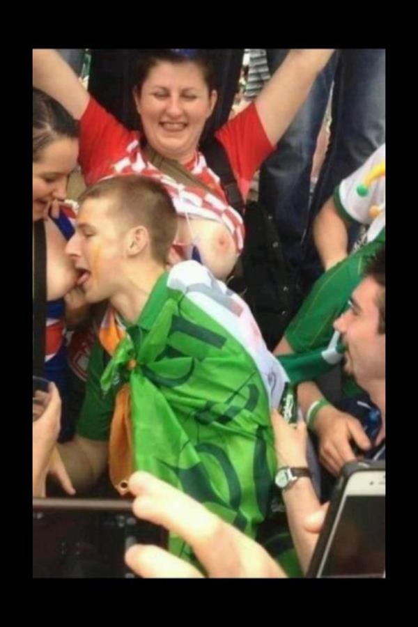 130Holywell's tweet photo. Definitely the best pic to come back from Poland! #pintofmilk #euro2012 #irishfans http://t.co/6YbKxkS5