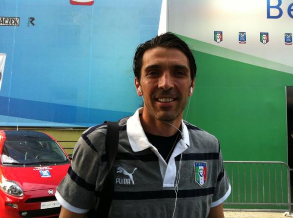 gianluigibuffon's tweet photo. dzień dobry!!! (buongiorno in polacco!) http://t.co/cOehN4lH