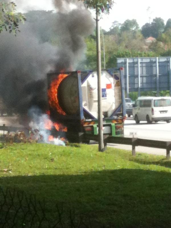 "<a href="/harveylally/">harvey</a>: Tanker on fire @ NKVE near kota damansara exit # "
