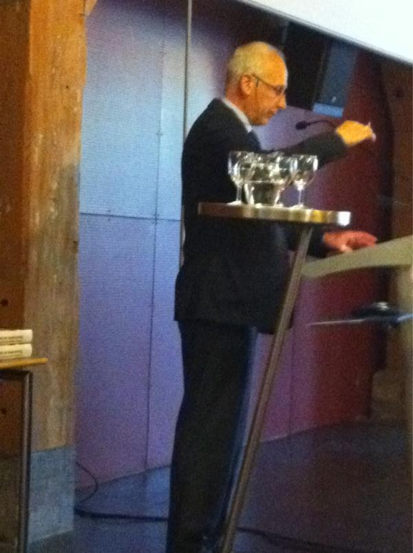 Legermuseum's tweet photo. Lezing van Piet de Gryse, voorzitter van #ICOMAM tijdens de feestelijke presentatie van #Experiment&amp;Beproeving. http://t.co/Mb7owof2