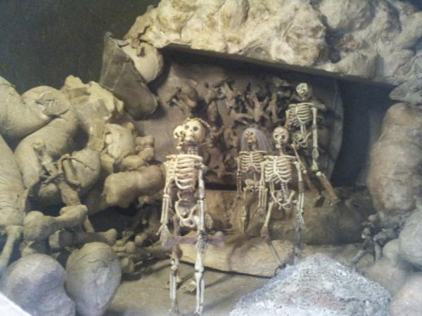 MallohMalena's tweet image. På #Aarni och utställningen Omnia de vita. Fina saker! Också #Sinne levererade med installationer av #AnnaRokka. Art &amp;lt;3