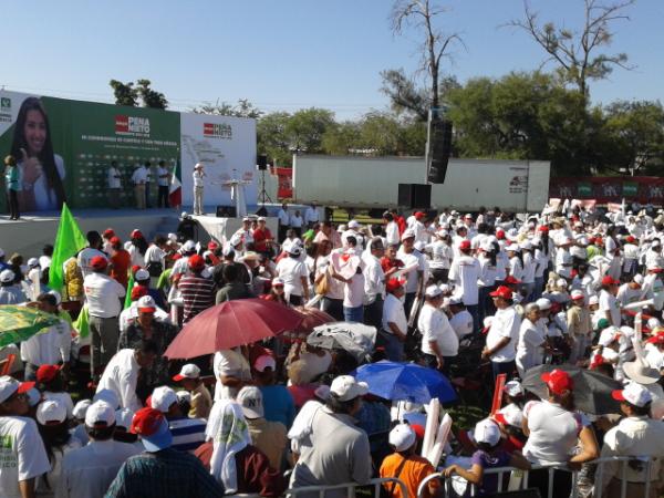 izucar's tweet photo. Ya está lista la Unidad Deportiva en espera de @epn en Izúcar. Una foto de @Joselmoctezuma  - http://t.co/GQPTIGb6