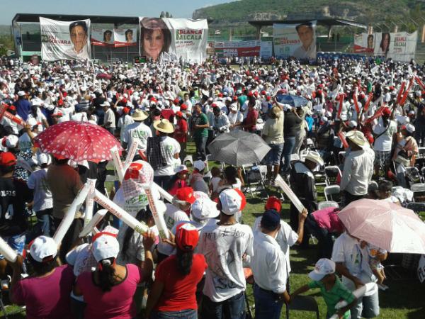 izucar's tweet photo. Arriba Peña Nieto a #Izucar de Matamoros. Ya esta en UDeportiva. - http://t.co/FbjYaJ3M /Via @Joselmoctezuma