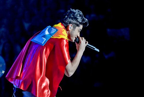 LouisTsCarrot's tweet photo. I want Zayn to be my superman <3 http://t.co/QsTGepUB
