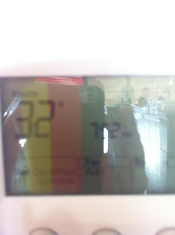 loo_kaiwhite's tweet image. “@gouldingx: Boston pizza is like an icebox #heatingproblems # you&apos;re so lucky