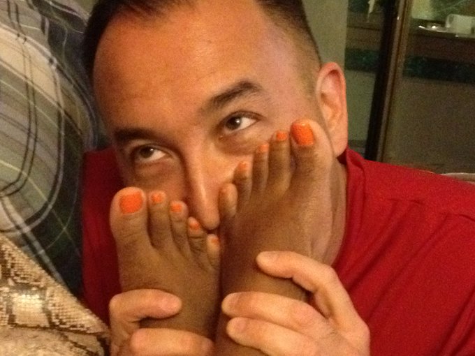 Can someone get this perv off my feet http://t.co/lugvavx2<a href="/tag/tittytuesday"class="tags"><span>#tittytuesday</span></a><a href="/tag/nomake"class="tags"><span>#nomake</span></a>