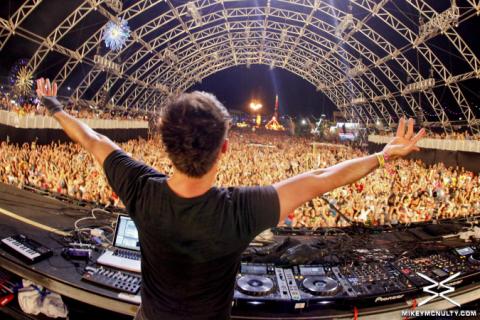 BT's tweet photo. Nice picture @mikeymcnulty!! @BT on the @asot stage Sunday night @EDC_LasVegas #ASOTLV #EDC http://t.co/zFj8zzKK