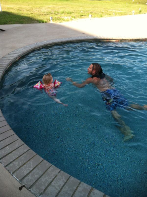 BethBrittHardy_'s tweet photo. Fimming with Daddy! http://t.co/cjkV4Ay1