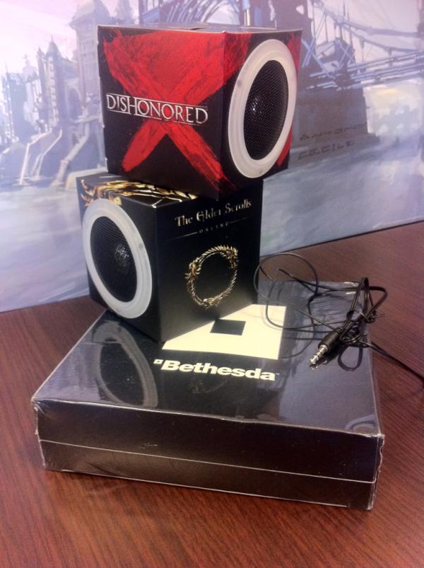 Bethesda_fr's tweet photo. RT et follow @bethblog_fr pour gagner le goodies #E32012 Bethesda (enceintes #TESOnline et #Dishonored) Tirage à 18h ! http://t.co/iB7sGrEP