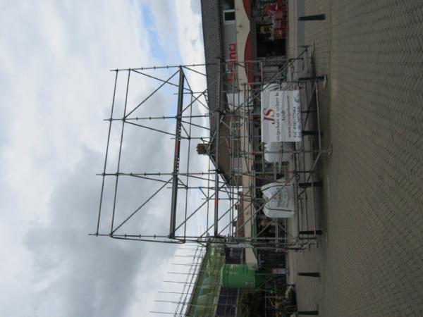 GCRemigius's tweet photo. Het scherm kan ook bijna opgehangen worden! Kom jij ook? #oranjepleinduiven #ek2012 #neddui http://t.co/wSM71Up0
