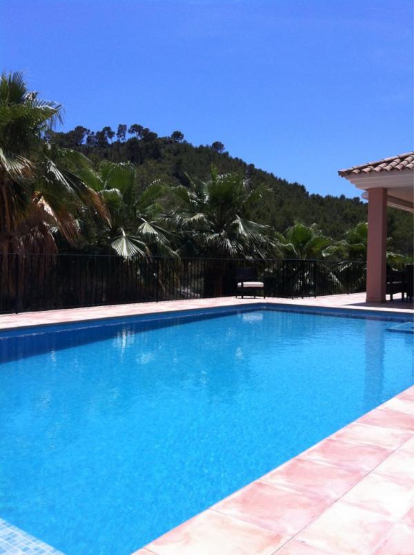 Anna__Ferguson's tweet photo. @Hollywilliams21 @florencewoodruf @sophieeyles @jemmasb  Cant wait for you all to be here #allbymyself #hurryup http://t.co/8W6WjXMg