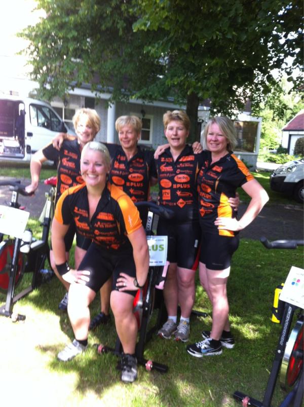 #spinningmarathon #montventoux. Plus de Weerd dames team doet vandaag 3 uur mee aan # #voorgoededoel #plusgeeftmeer