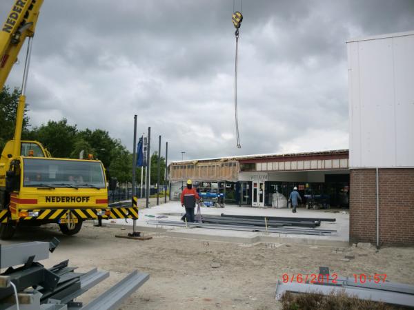 #BVR-Groep begonnen met de opbouw van de staalconstructie voor de uitbreiding van #Sturm Auto #Roosendaal