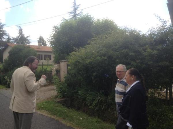 MartineFaure's tweet photo. A la rencontre des habitants de Castelviel #circo3312 accueil sympathique et chaleureux http://t.co/ux6d7xct