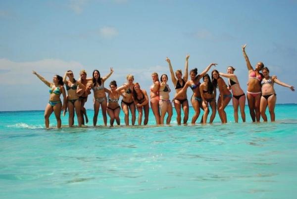 ICFHBombers's tweet photo. Tough day at Elbow Beach, BDA http://t.co/uGxWG0rB