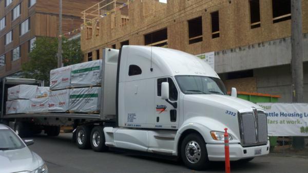 h_emery's tweet photo. Just a day in #knight transport :-)  @knighhtt http://t.co/FcAr90IC