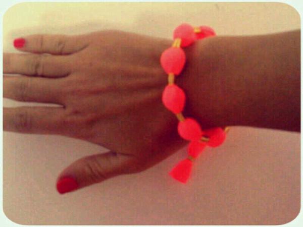 MICHAsandalias's tweet image. Recuerda que tienes que seguir nuestra cuenta y hacer retweet para ganar esta pulsera!! #minisorteo #felicidad