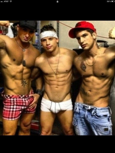 brenteverett's tweet photo. @stevepena1 @brenteverett @pierrefitch shirtless http://t.co/GkUqzDQd