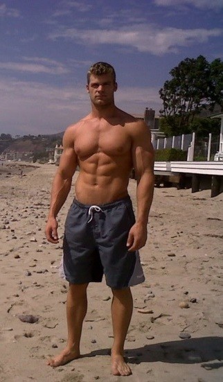 gaypicturesxxx's tweet photo. Beach boy http://t.co/wtasv3wZ