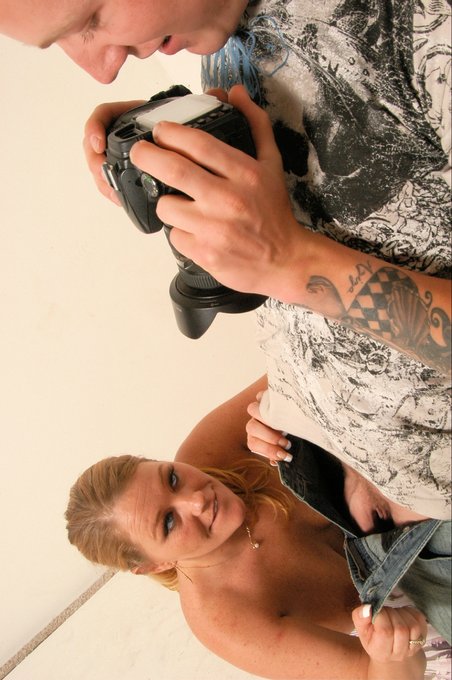 "DIRTY PICTURES" a naughty scene... Coming Soon to http://t.co/tR6qqteM http://t.co/juw7ezYE<a href="/tag/fitness"class="tags"><span>#fitness</span></a><a href="/tag/freakycrew"class="tags"><span>#freakycrew</span></a><a href="/tag/pipergang"class="tags"><span>#pipergang</span></a>