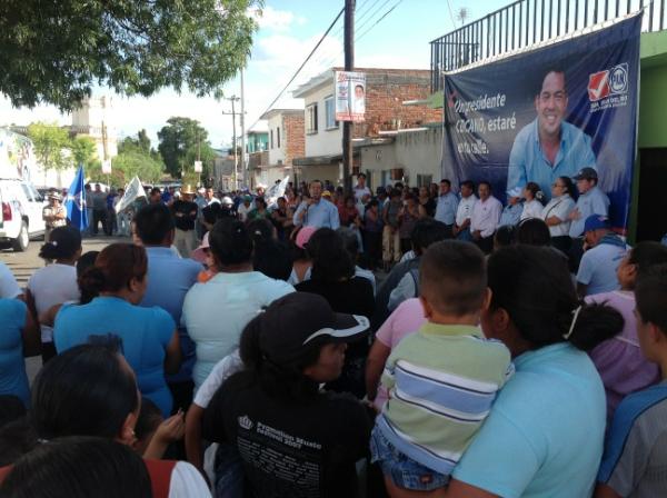 RobertoCabreraV's tweet photo. #Hagamoslobien en La LLave "trabajaremos en equipo, con participación ciudadana y daremos resultados" http://t.co/LWWd4NfD