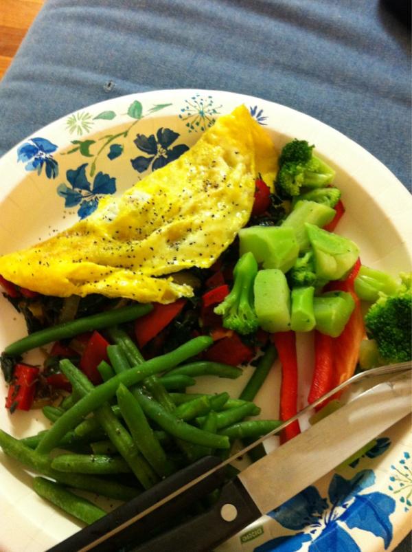 lcarp3's tweet image. @chrissyrossi @kscheels @LPinone @cnagle24 paleo or poor? Frozen veggies and $2.00 eggs #walletless #stipend