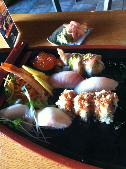 jenENGL6's tweet image. Sushi for dinner #SoDamnFull
