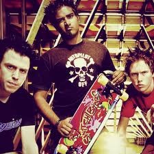 Sum41Jakarta's tweet photo. @Cone41 @stevosum41 @davebrownsound :) http://t.co/ojcTbET9