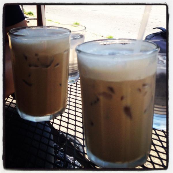 eatpraylovePHL's tweet image. Morning lattes at Cafe Lutecia w @zinnie1788 #ThursdayRoutine