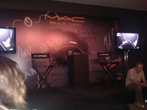 HolaBelleza's tweet photo. A puntito de comenzar la presentación de @MACcosmetics!!! #tendencias #maquillaje #fw2012 http://t.co/3a1swEhV