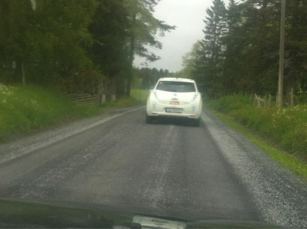 Pstereo's tweet image. Nå har følgebilen til @halvorsn og @ShermanCostello kjørt inn #STFK og @PerOlavHopso #zerorally12