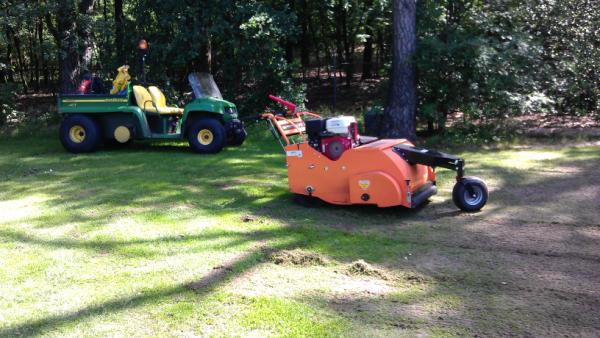 Vandaag een proef gedaan met de #eliet verticuteer doorzaai machine het resultaat eens monit. komende weken #golfbaan